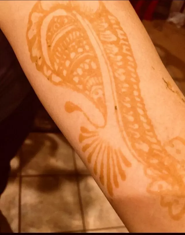 Amazing Eyebrow Threading & Henna Art