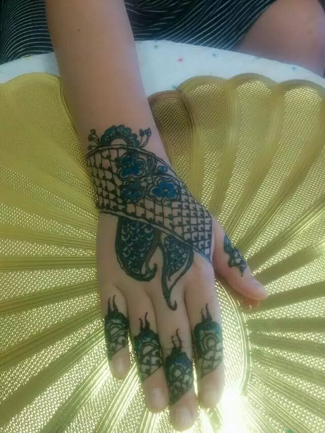 Amazing Eyebrow Threading & Henna Art