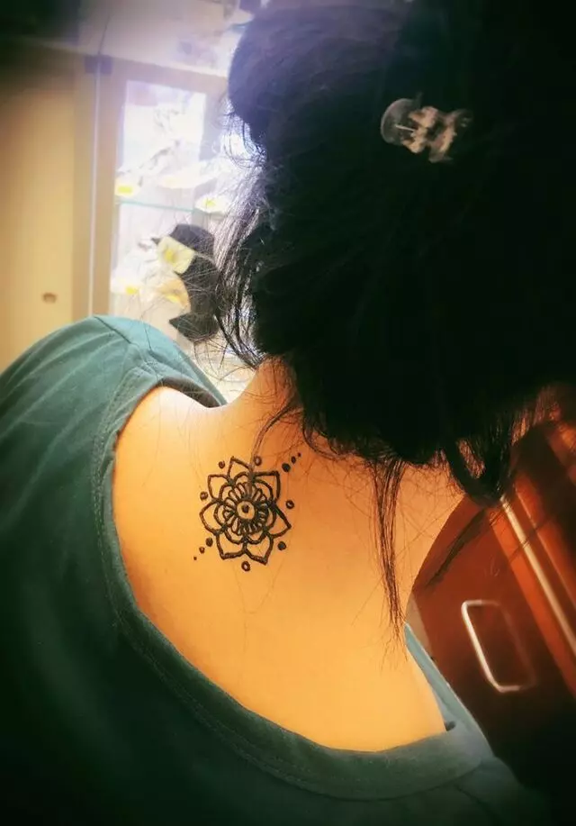 Amazing Eyebrow Threading & Henna Art
