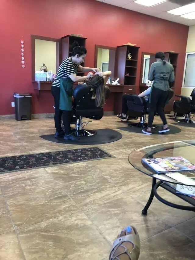 Amazing Eyebrow Threading & Henna Art
