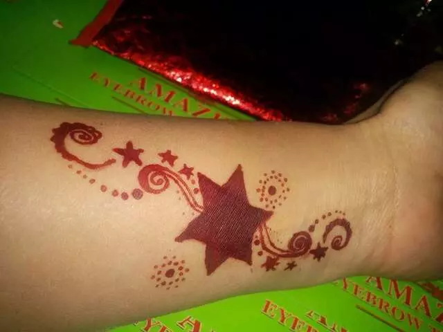 Amazing Eyebrow Threading & Henna Art