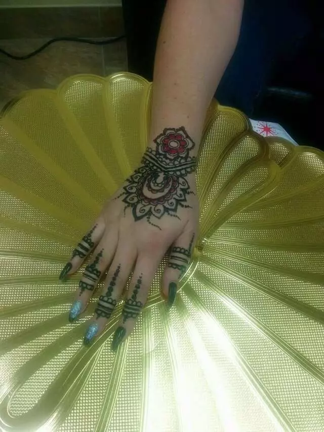 Amazing Eyebrow Threading & Henna Art