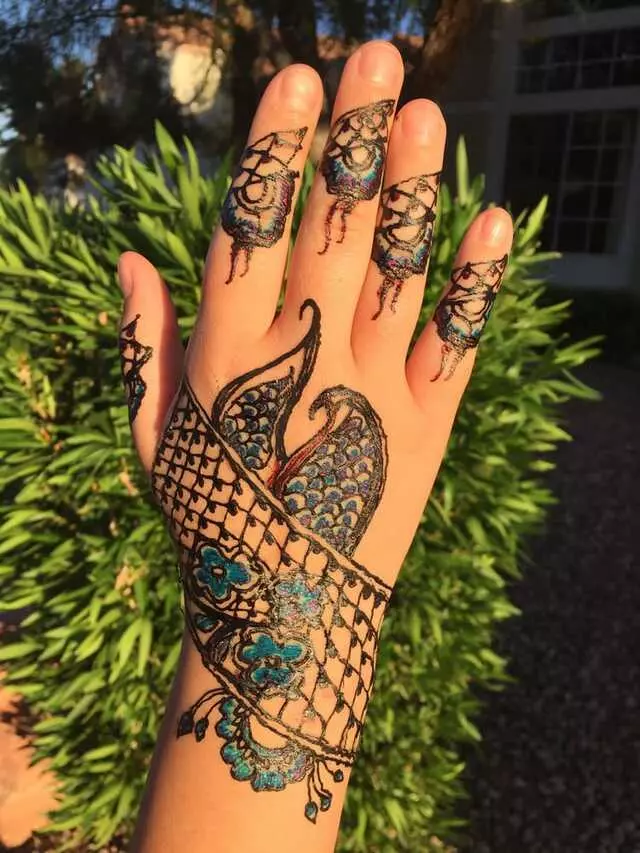Amazing Eyebrow Threading & Henna Art