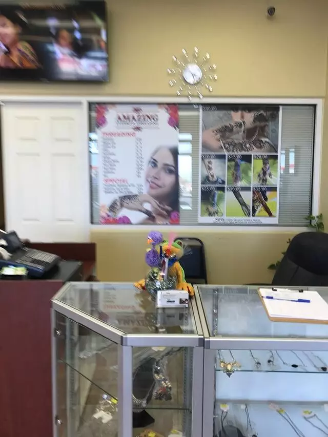 Amazing Eyebrow Threading & Henna Art