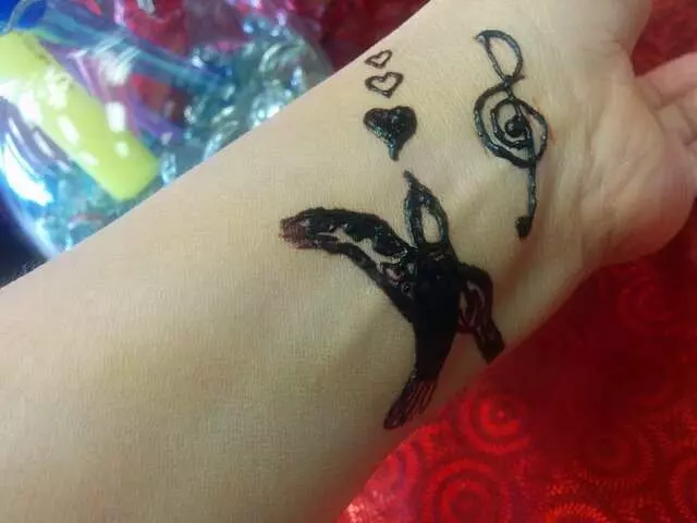 Amazing Eyebrow Threading & Henna Art