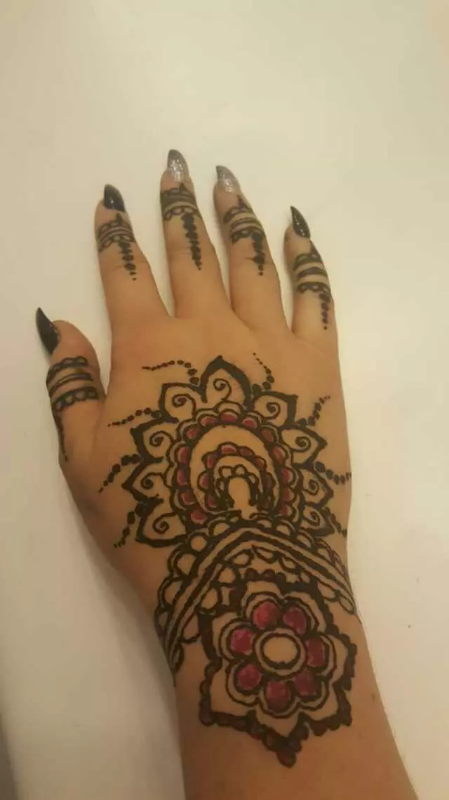 Amazing Eyebrow Threading & Henna Art