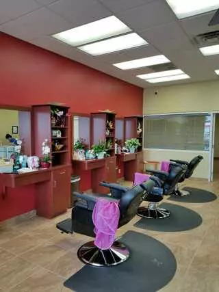 Amazing Eyebrow Threading & Henna Art