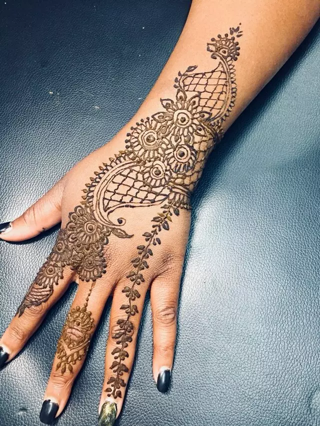 Amazing Eyebrow Threading & Henna Art