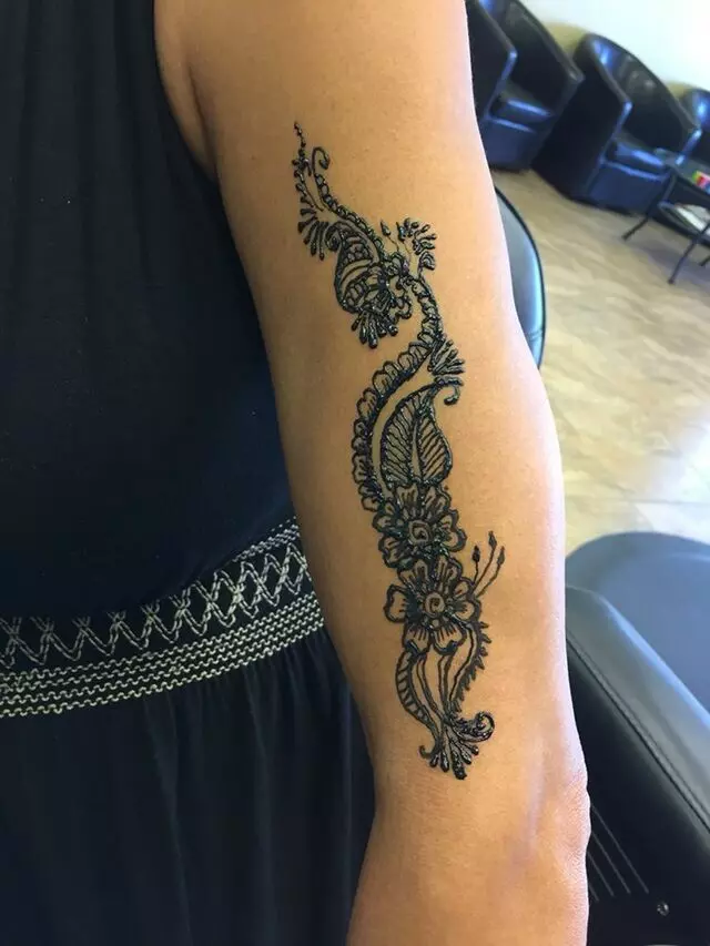 Amazing Eyebrow Threading & Henna Art