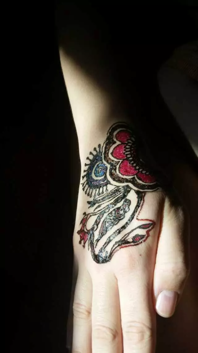 Amazing Eyebrow Threading & Henna Art