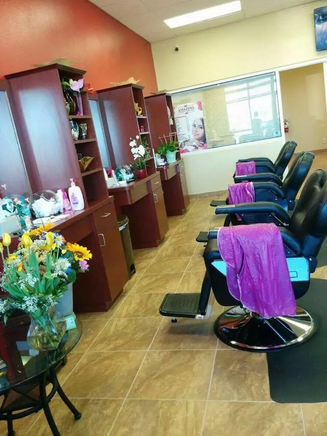 Amazing Eyebrow Threading & Henna Art