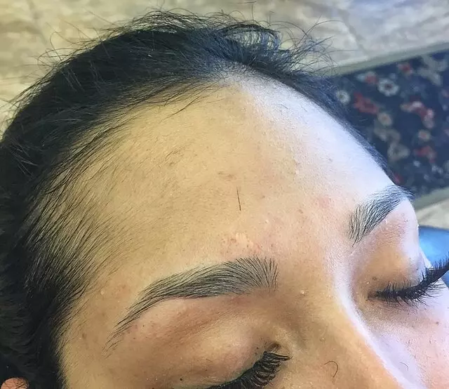 Amazing Eyebrow Threading & Henna Art
