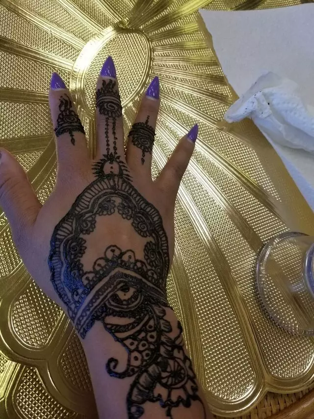 Amazing Eyebrow Threading & Henna Art