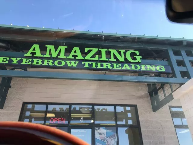 Amazing Eyebrow Threading & Henna Art