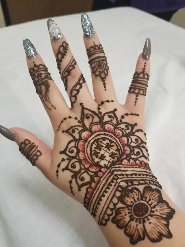 Amazing Eyebrow Threading & Henna Art
