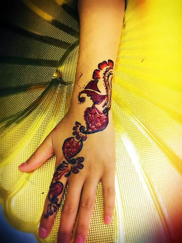 Amazing Eyebrow Threading & Henna Art