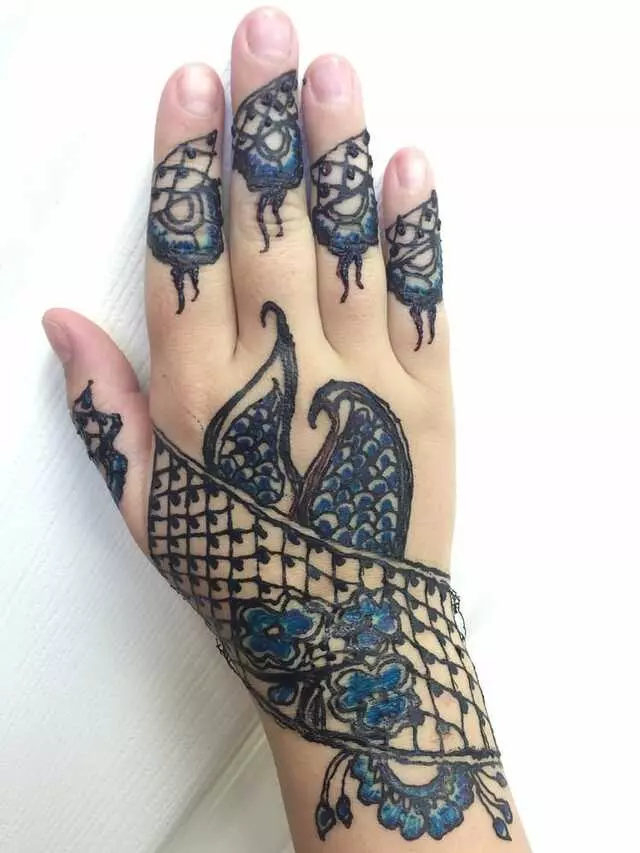 Amazing Eyebrow Threading & Henna Art