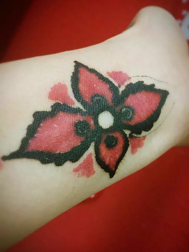 Amazing Eyebrow Threading & Henna Art