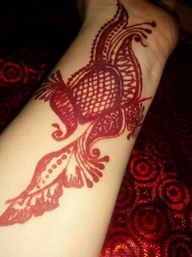 Amazing Eyebrow Threading & Henna Art