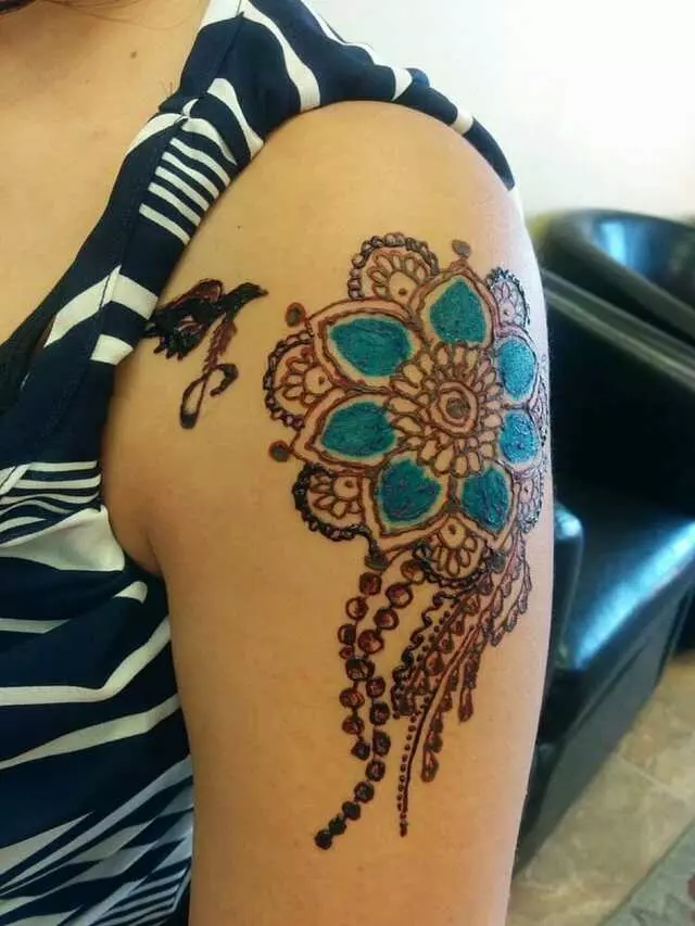 Amazing Eyebrow Threading & Henna Art