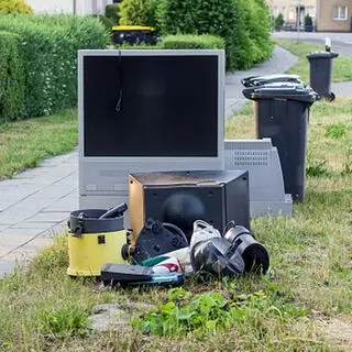 Grab and Dash Trash Valet