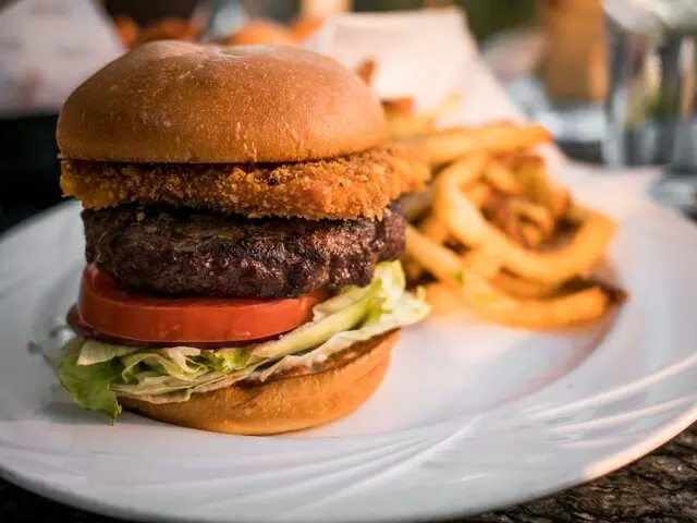 Stripburger and Chicken