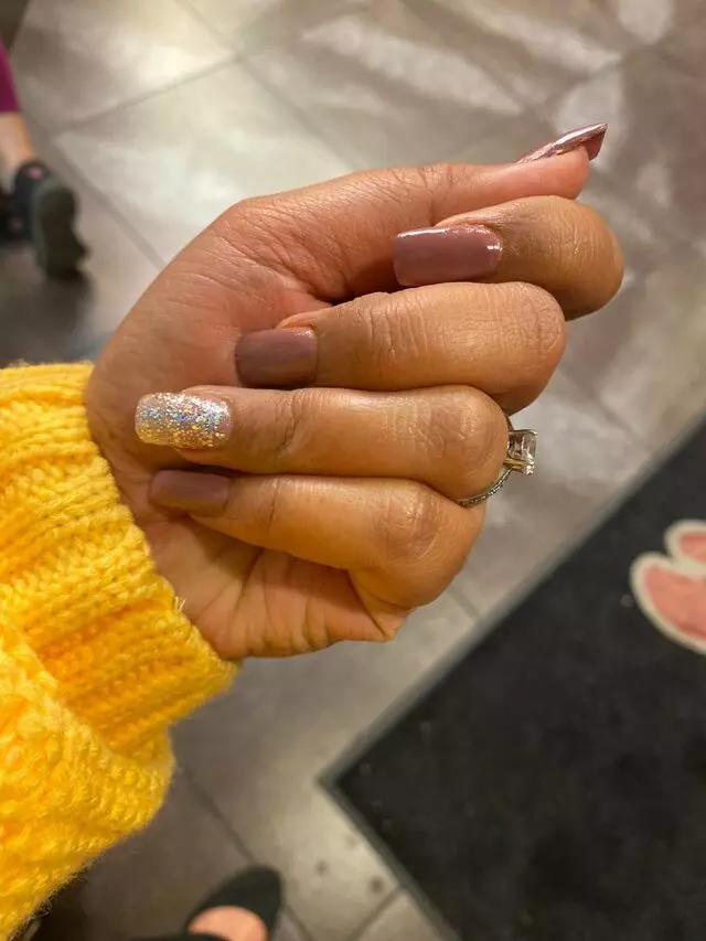 gLee Nail Lounge