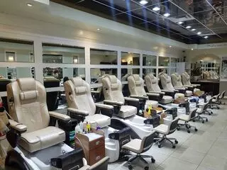 Highland Nails & Spa - Rainbow/Windmill