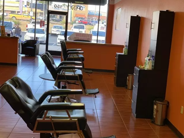 Arianna Eyebrow Threading