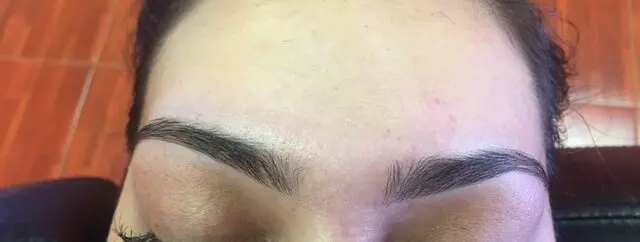 Arianna Eyebrow Threading