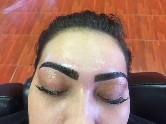 Arianna Eyebrow Threading