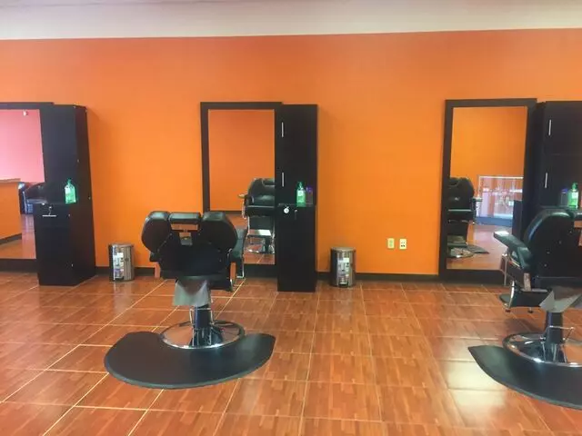 Arianna Eyebrow Threading