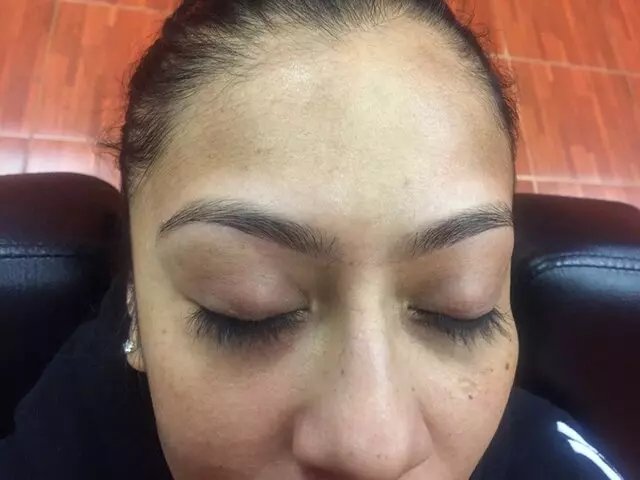 Arianna Eyebrow Threading