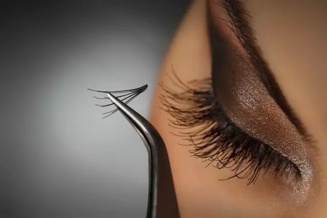 Arianna Eyebrow Threading
