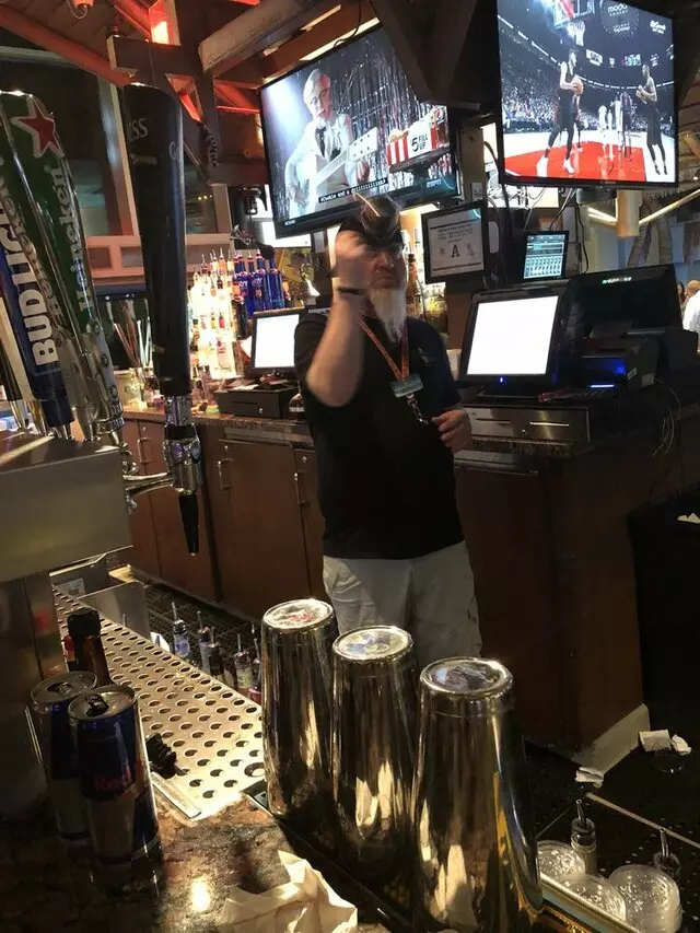 5 O’clock Somewhere Bar