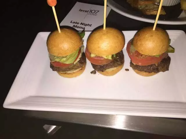 107 SkyLounge