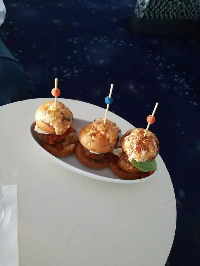 107 SkyLounge
