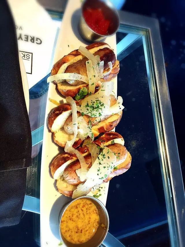 107 SkyLounge