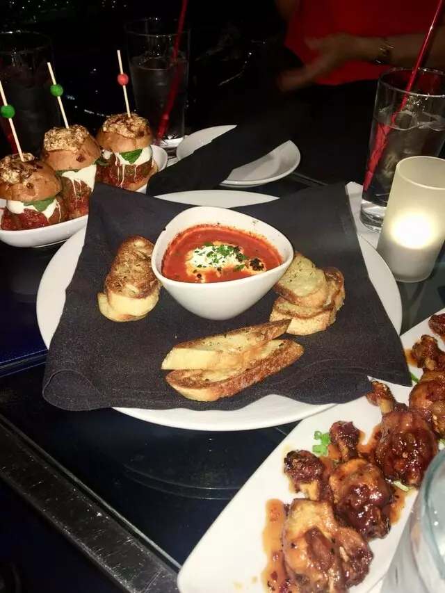 107 SkyLounge