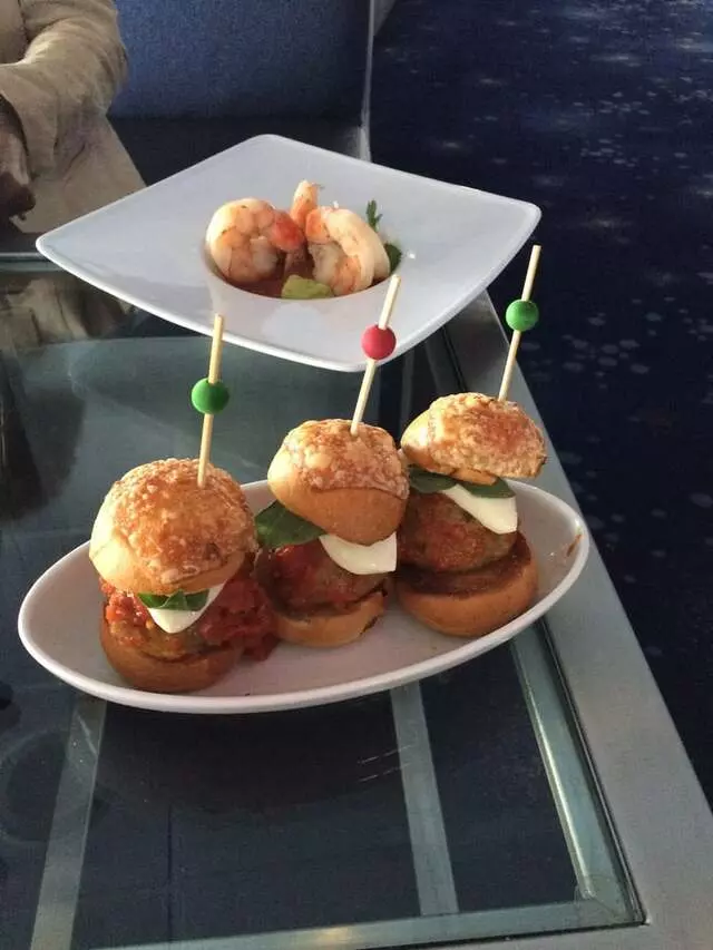 107 SkyLounge