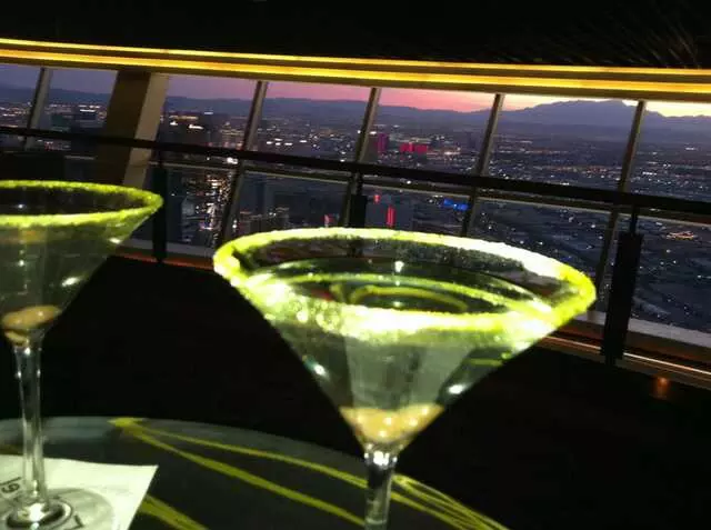 107 SkyLounge