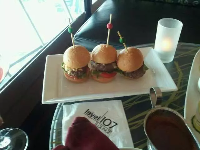 107 SkyLounge