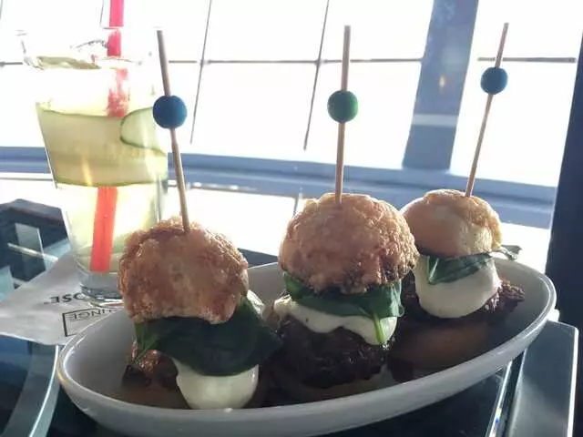 107 SkyLounge