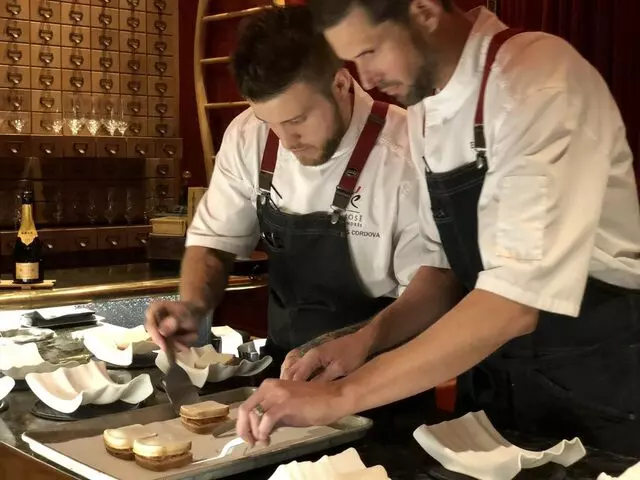 é by José Andrés