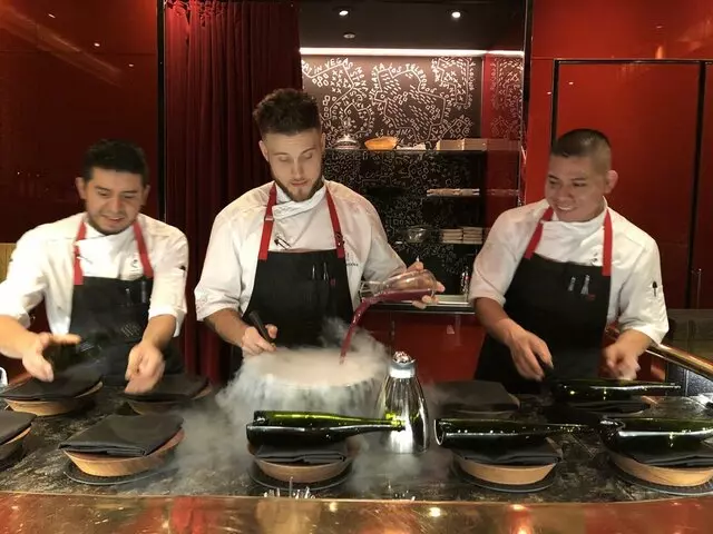 é by José Andrés