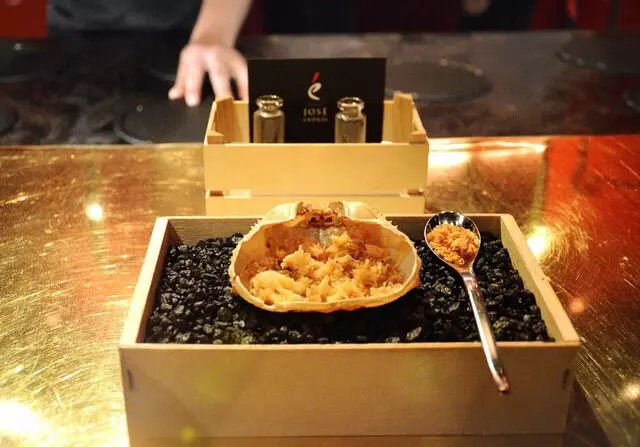 é by José Andrés