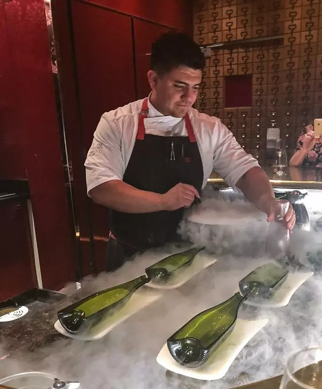 é by José Andrés