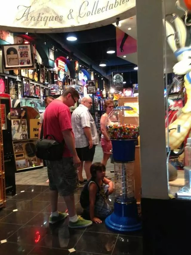 Antiquities of Nevada - The Forum Shops at Caesars