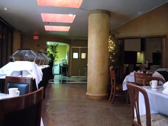 Alexis Cafe