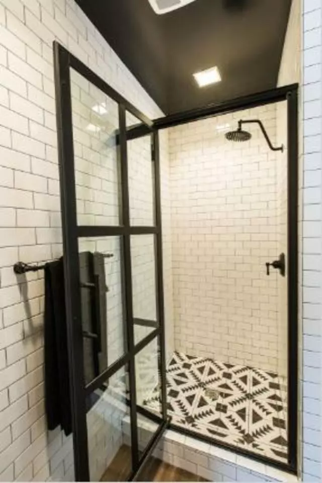 A Cutting Edge Glass & Mirror